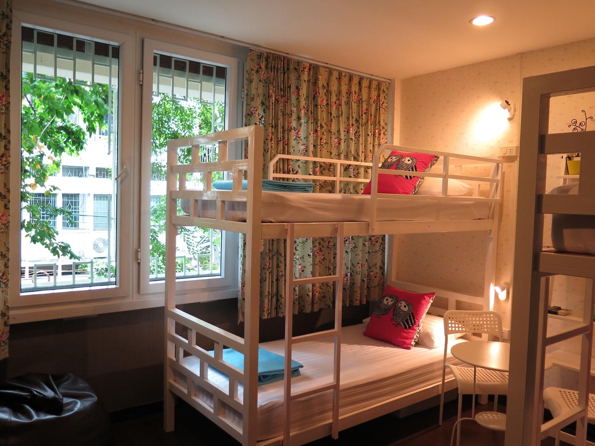 I-Sleep Silom Hostel Bangkok Eksteriør bilde